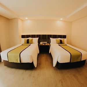 Deluxe Wing Twin Room